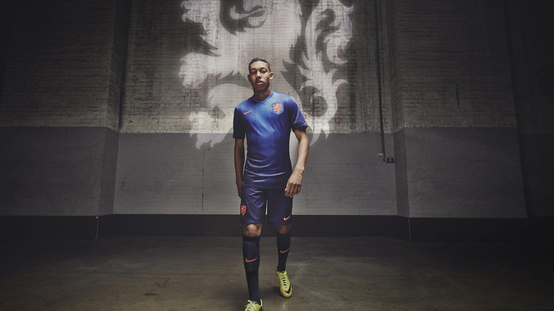 温格炮轰国米获点球，劳塔罗主动伸腿索判罚，足球公正性再受拷问