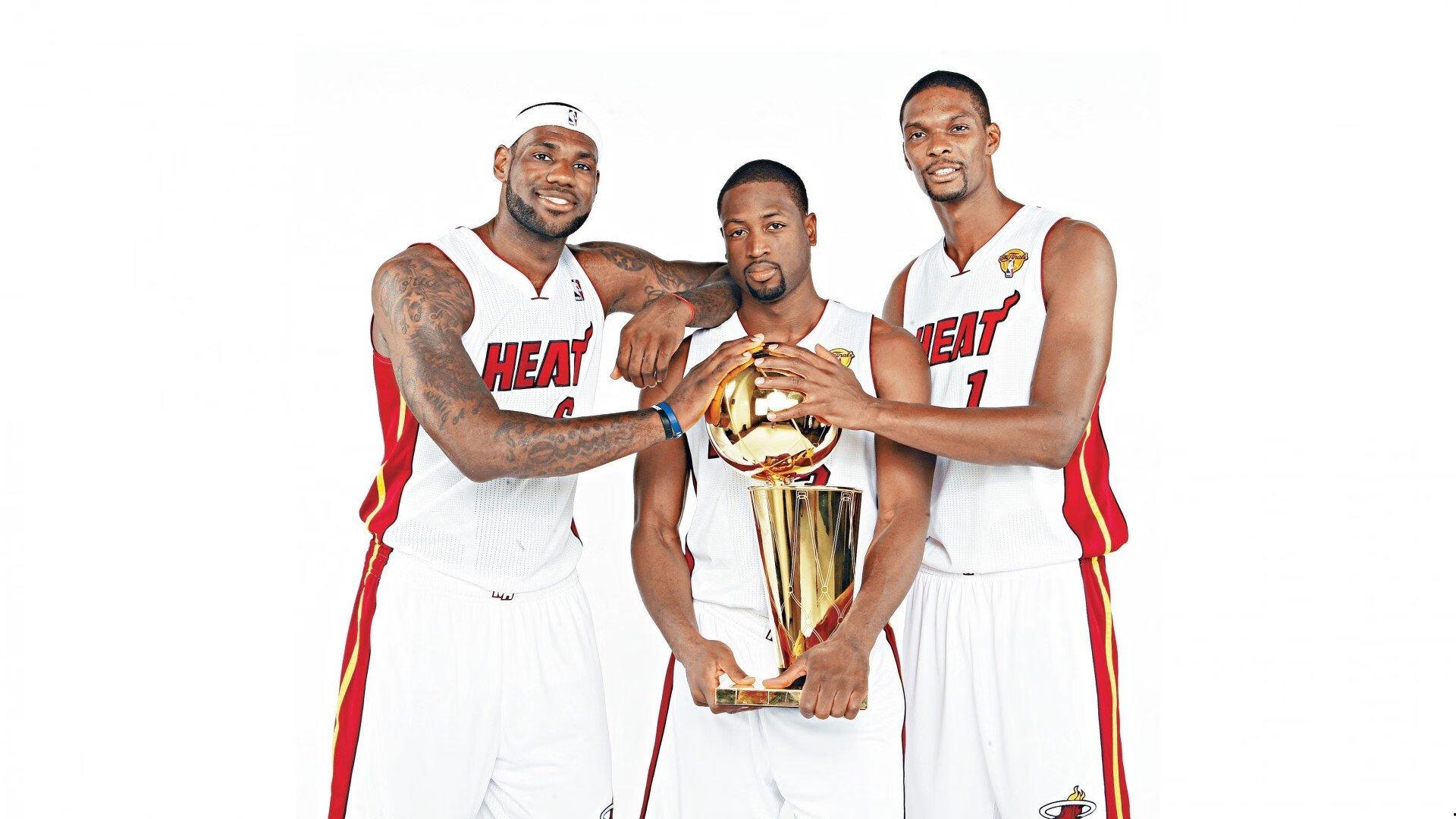 曼联锁定锋线新目标，与埃基蒂克团队展开积极谈判